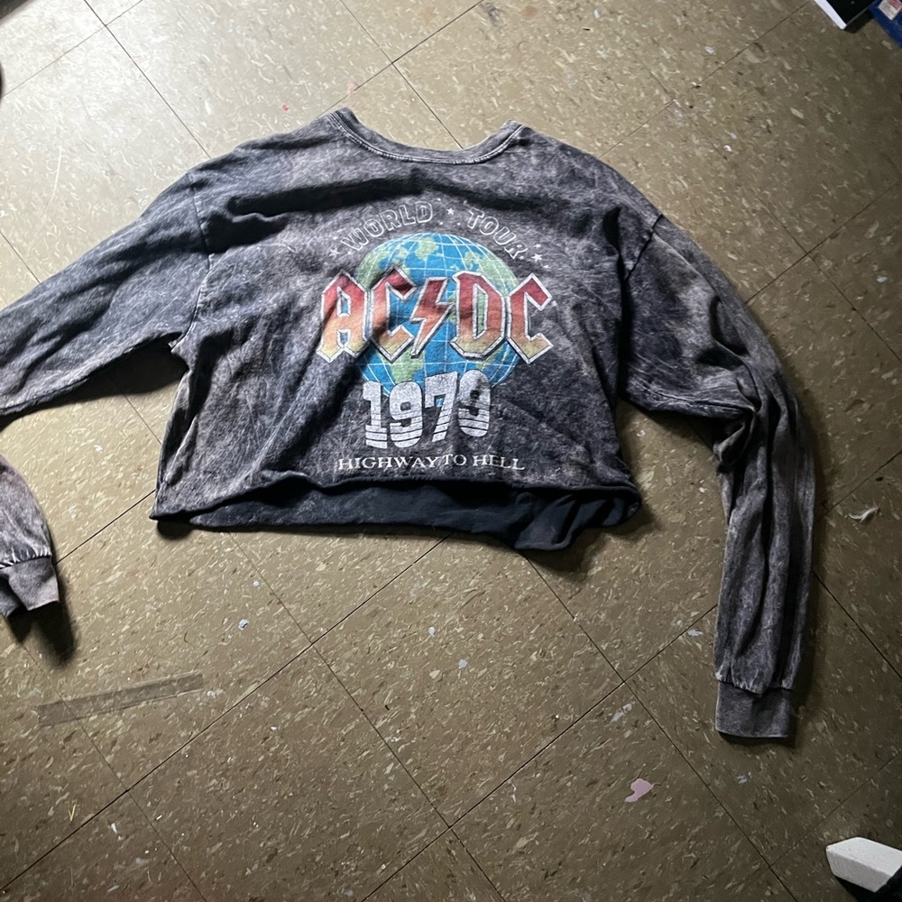 acdc cropped long tee